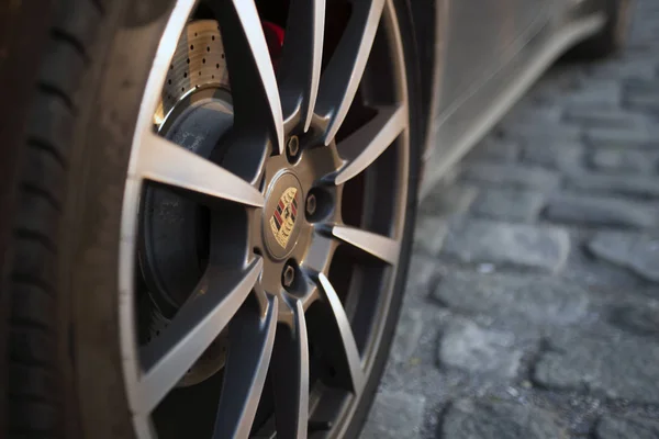 Porsche logo on the tire rim — Stock Photo, Image