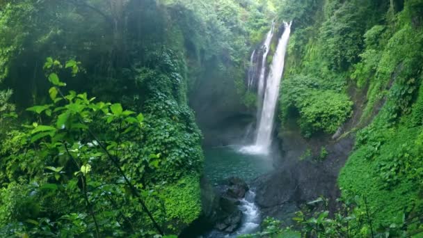 Aling Aling vattenfall i Bali. — Stockvideo