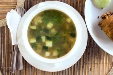 Bali dili çorba masada