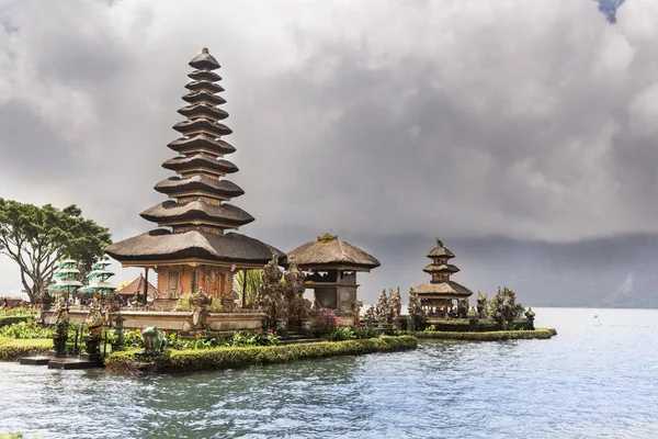Pura ulun danu bratan Tapınağı.