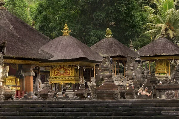 Balinese roofs and temples at Goa Gajah Temple. — Stock Photo, Image