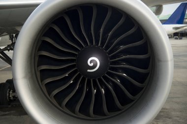 Uçak motoru yakın atış.