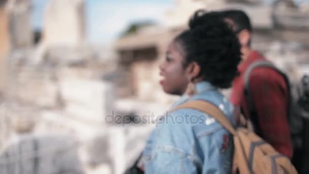 Двоє Людей Відвідати Стародавнє Місто Ефес Ізмірі Сельчук Вони Бачать — стокове відео