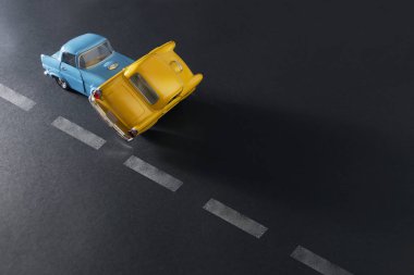 Oyuncak arabalar tarafından trafik kazası.