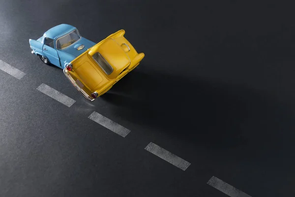 Verkeersongeluk door toy cars. — Stockfoto