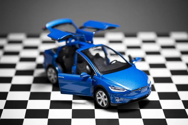 Front view of a blue Tesla Model x 90D toy model car on a cheque — 스톡 사진