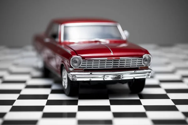 Přední pohled na červeně zbarvený model Chevrolet Nova 1960. — Stock fotografie
