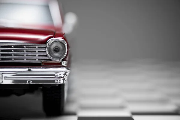 Přední pohled na červeně zbarvený model Chevrolet Nova 1960. — Stock fotografie