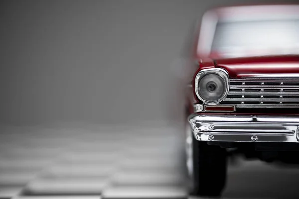 Přední pohled na červeně zbarvený model Chevrolet Nova 1960. — Stock fotografie