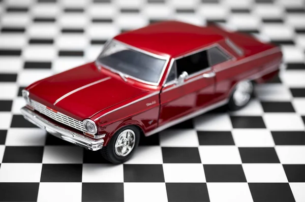 Horní přední pohled na červeně zbarvený model hračky Chevrolet Nova 1960 — Stock fotografie