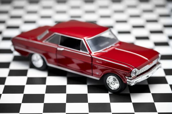 Vista frontal superior de un modelo de juguete Chevrolet Nova de color rojo de 1960 — Foto de Stock