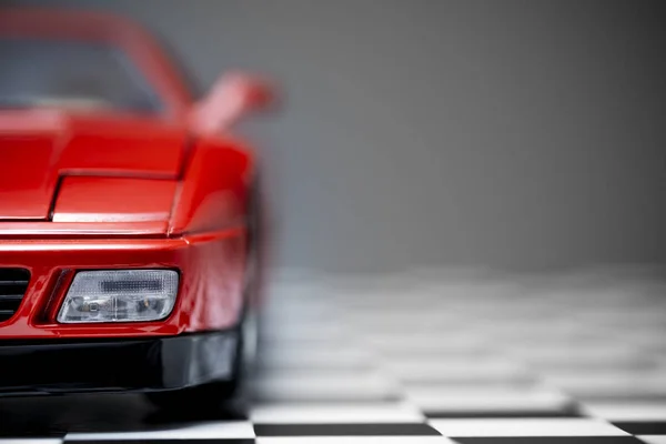 Красная игрушка Ferrari 348TB Спортивный автомобиль крупным планом продукт выстрел в щеку — стоковое фото