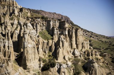 Kula Manisa 'da peri bacası kayaları.