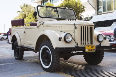 Gaz-69 veya Uaz-69 kamyonet ön görüntüsü.