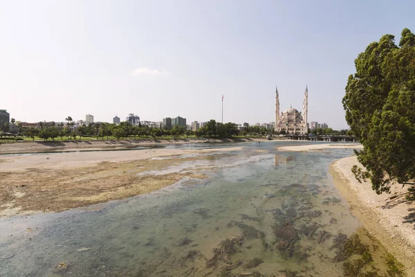 Adana Turquia Junho 2019 Mesquita Central Adana Seyhan Perto Rio — Fotografia de Stock