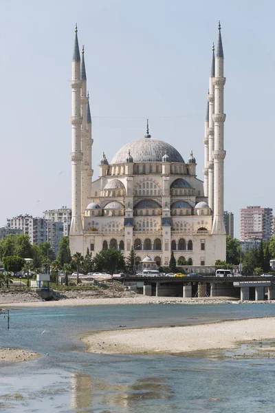 Adana Turcja Czerwca 2019 Meczet Adana Seyhan Pobliżu Rzeki Seyhan — Zdjęcie stockowe