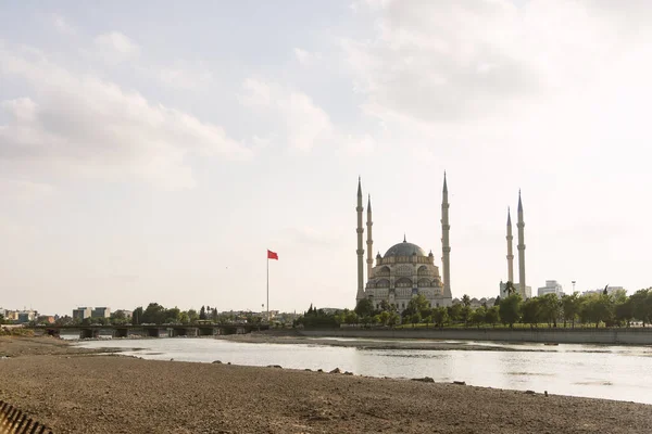 Adana Turquia Junho 2019 Mesquita Central Adana Seyhan Perto Rio — Fotografia de Stock