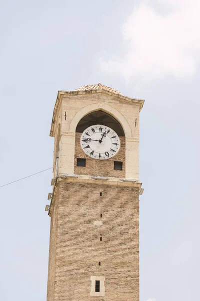 アダナ トルコの時計塔の閉鎖ショット — ストック写真