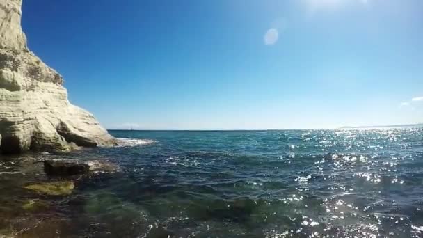 Långsam Rörelse Landskap Bilder Egeiska Havet Vissa Stenar Och Vågor — Stockvideo