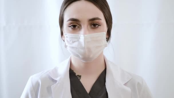 Médecin Femme Avec Masque Gants Examen Bleu Une Seringue Avec — Video