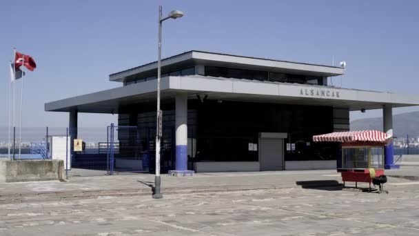 Izmir Turkije April 2020 Alsancak Stoomboot Pier Gesloten Met Niemand — Stockvideo