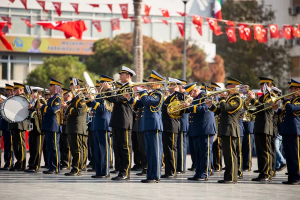 トルコのイズミル 10月29 2019 トルコの共和国の日を演奏する軍事バンド アルサナク イズミル トルコ — ストック写真