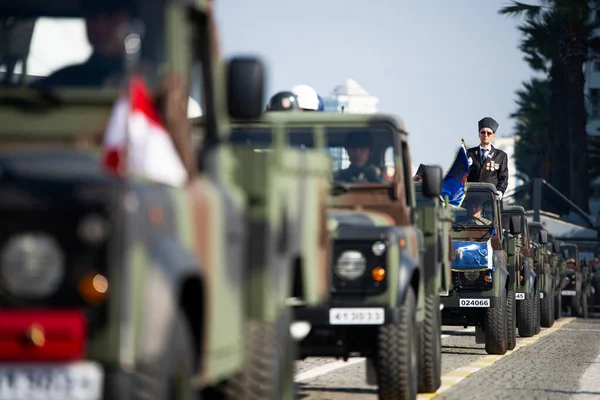 İzmir, Türkiye - 29 Ekim 2019. Türkiye Cumhuriyeti 'nde İzmir Cumhuriyet Meydanı' nda askeri SUV konvoyu.