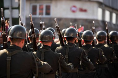 İzmir, Türkiye - 29 Ekim 2019: Türkiye Cumhuriyet Günü 'nde yürüyen Türk askerleri. Alsancak İzmir Türkiye.