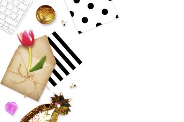 Tablo görünümü office öğeleri, beyaz arka plan 