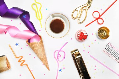 Glamour stili arka plan, düz yatıyordu. Altın ve parti öğeleri