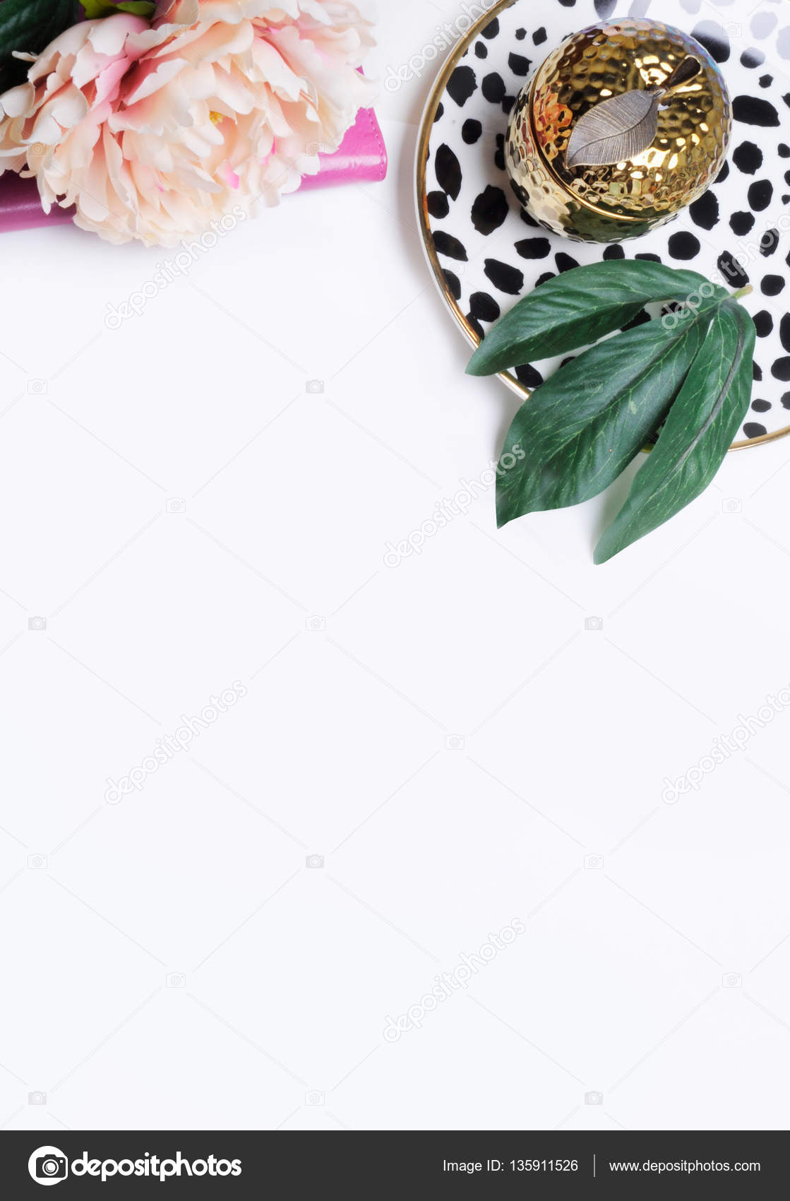 Elegant background. Fashion items, glamour woman background. Flat lay.  Workspace Mock-up. hero or header site Stock Photo by ©shatenka07 135911526