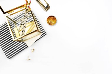 Başlık Web sitesi ya da kahraman Web sitesi, tablo altın aksesuarlar office öğeleri görüntüleme