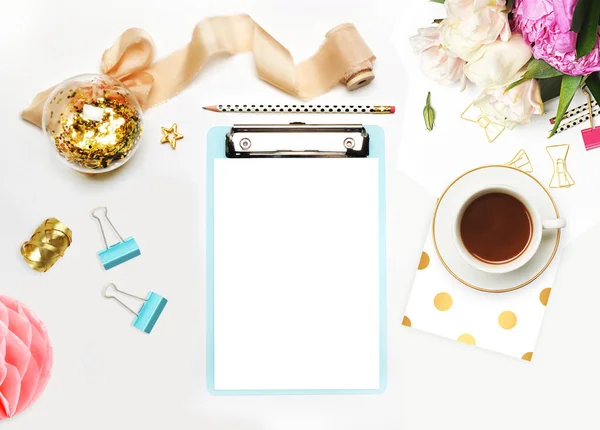 Mockup planner flat lay. Accessory on the table. View top. White background, still life. Events and party desktop. Feminine scene. — Stock Photo, Image