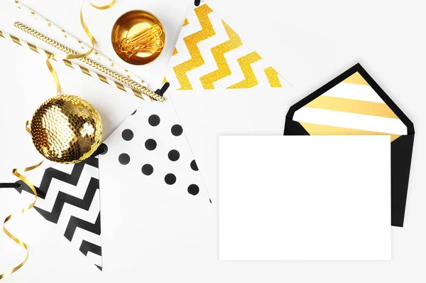 Party background. Decor table view. Flat Lay. Party mockup. Gold items — Stock Photo, Image