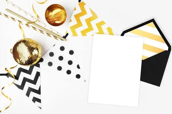 Party background. Decor table view. Flat Lay. Party mockup. Gold items — Stock Photo, Image