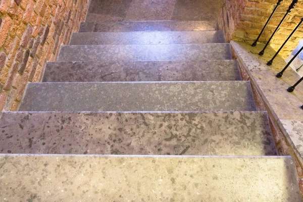 Escadaria Pedra Velha Que Conduz Para Baixo — Fotografia de Stock