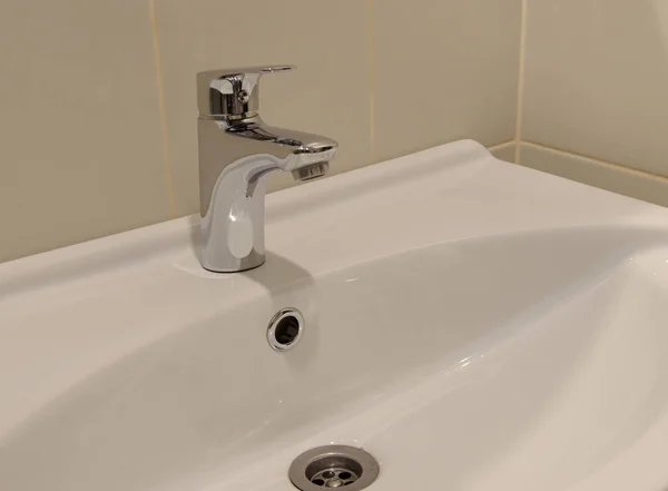 Waschbecken Mit Wasserhahn Badezimmer — Stockfoto