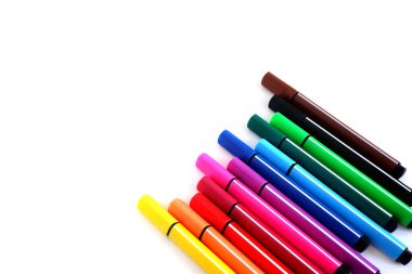 Renkli işaretler seti. Gökkuşağının tüm renkleri. Ofis ve okul malzemeleri.