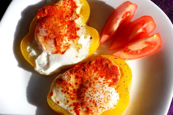 Œufs Frits Poivre Tomates Pour Petit Déjeuner Délicieux Aliments — Photo
