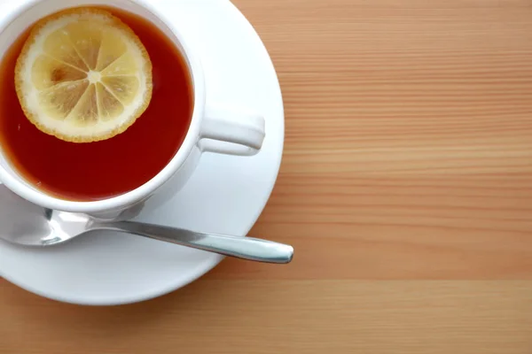 Chá Com Limão Uma Mesa Madeira Belo Fundo Mockup — Fotografia de Stock