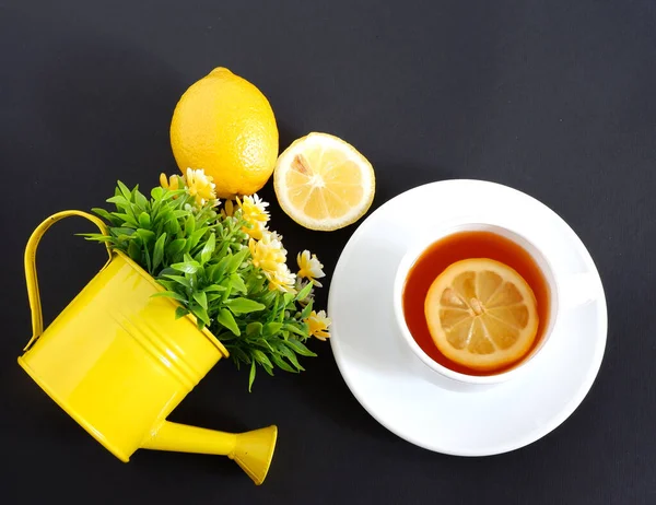Chá Com Limão Fundo Preto Set Caneca Cerâmica Pires Sobre — Fotografia de Stock