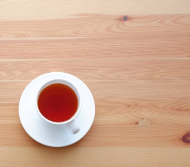 Masada üzümlü çay var. Reklam geçmişi için uygun. Yiyecek.