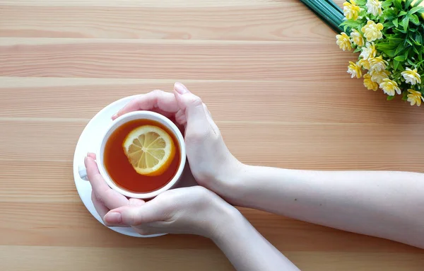 Hands Hold Cup Delicious Currant Tea Lemon — Stock Photo, Image