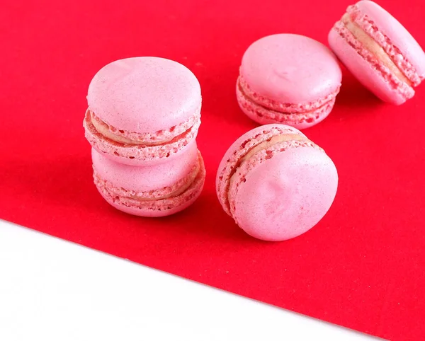 Macarons Sur Fond Rouge Blanc Bonbons — Photo