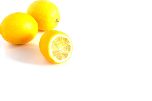 Limones Sobre Fondo Blanco Adecuado Para Publicidad Fondo — Foto de Stock