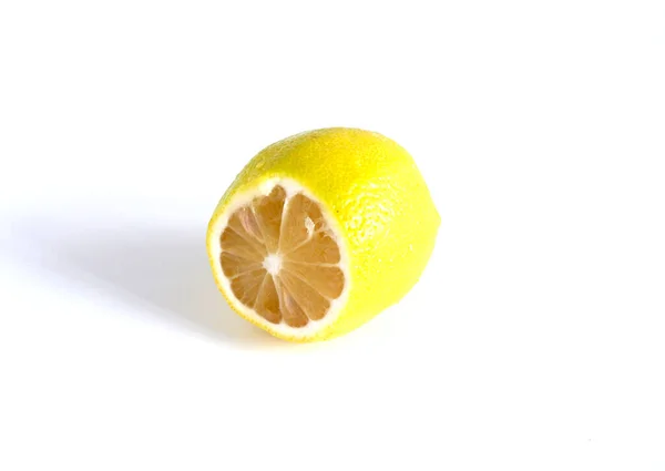 Saftige Zitrone Auf Weißem Hintergrund Vitamine — Stockfoto
