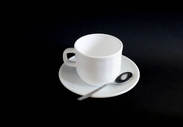 Set Λευκή Κούπα Και Πιατάκι Μαύρο Φόντο Κατάλληλο Για Μακέτες — Φωτογραφία Αρχείου