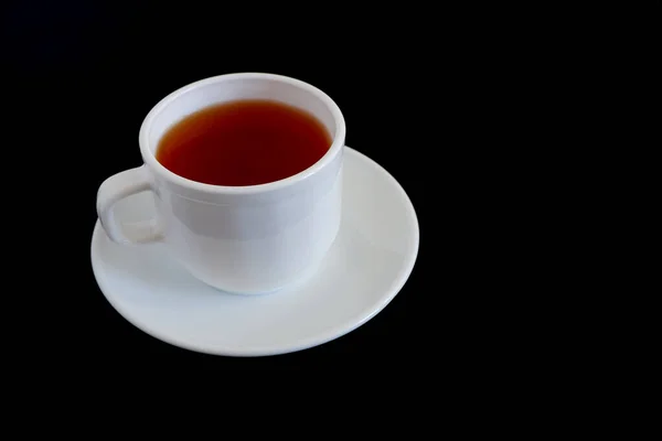 Kräutertee Einem Weißen Becher Auf Schwarzem Hintergrund Geeignet Für Werbehintergründe — Stockfoto