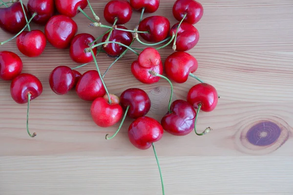 Kirschen Auf Einem Holztisch Geeignet Für Hintergrund — Stockfoto