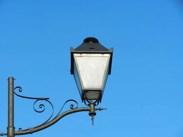 Класична Вулична Лампа Синій Прозорий Фон Неба — стокове фото